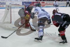 DEL - Eishockey - ERC Ingolstadt - Kölner Haie - Saison 2017/2018 - Thomas Greilinger (#39 ERCI) hinter dem Tor von Daniar Dshunussow(Torwart #30 Köln) - Foto: Meyer Jürgen