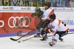 DEL - Eishockey - ERC Ingolstadt - Grizzlys Wolfsburg - Saison 2017/2018 - Laurin Braun (#91 ERCI) - Tyson Mulock (#26 Wolfsburg) - Foto: Meyer Jürgen