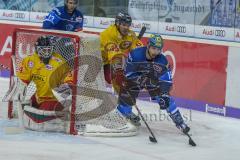 DEL - Eishockey - ERC Ingolstadt - Düsseldorfer EG - Saison 2017/2018 - John Laliberte (#15 ERCI) - Dan Bakala Torwart (#34 Düsseldorf) - Alexandre Picard (#45 Düsseldorf) - Foto: Meyer Jürgen