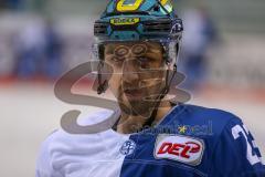 DEL - Eishockey - ERC Ingolstadt - Grizzlys Wolfsburg - Saison 2017/2018 - Matt Pelech (#23 ERCI) mit einem blauen Auge - Matt Pelech (#23 ERCI) bekam einen Puck in das Gesicht - Foto: Meyer Jürgen