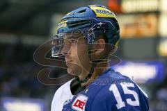 DEL - Eishockey - ERC Ingolstadt - Nürnberg Ice Tigers - Saison 2017/2018 - John Laliberte (#15 ERCI) beim warm machen - Foto: Meyer Jürgen