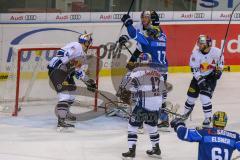 DEL - Eishockey - ERC Ingolstadt - EHC Red Bull München - Saison 2017/2018 - Petr Taticek (#17 ERCI) schießt den 2:1 Führungstreffer - David Leggio Torwart (#73 München) - jubel - Foto: Meyer Jürgen