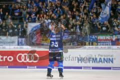 DEL - Eishockey - ERC Ingolstadt - Schwenninger Wild Wings - Saison 2017/2018 - Thomas Greilinger (#39 ERCI) schiesst den Führungstreffer zum 2:1 - jubel - bedankt sich bei den Fans - Foto: Meyer Jürgen