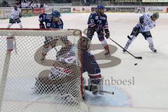 DEL - Eishockey - ERC Ingolstadt - Adler Mannheim - Saison 2017/2018 - John Laliberte (#15 ERCI) mit einem Schuss auf das Tor - Denis Endras Torwart (#44 Mannheim) - Foto: Meyer Jürgen