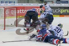 DEL - Eishockey - ERC Ingolstadt - Adler Mannheim - Saison 2017/2018 - Der 2:3 Anschlusstreffer von Kael Mouillierat (#22 ERCI) - Darin Olver (#40 ERCI) - Greg Mauldin (#20 ERCI) - Mark Stuart (#4 Mannheim) - Jubel - Foto: Meyer Jürgen