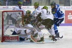DEL - Eishockey - ERC Ingolstadt - Iserlohn Roosters - Kael Mouillierat (ERC 22) knapp am Tor Torwart Mathias Lange (Iserlohn 24) hält