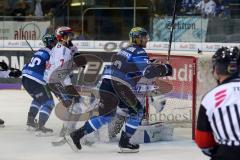 DEL - Eishockey - ERC Ingolstadt - Schwenninger Wild Wings - Saison 2017/2018 - Tor Jubel ERC Kael Mouillierat (ERC 22), Torwart Dustin Strahlmeier (SWW)