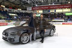 DEL - Eishockey - Playoffs - ERC Ingolstadt - Adler Mannheim - Audi Designer präsentieren den Audi A7 auf dem Eis, Gewinnspiel