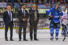 DEL - Eishockey - Playoff - Viertelfinale -  Spiel 5 - ERC Ingolstadt - Adler Mannheim - Saison 2017/2018 - Enttäuschte Gesichter nach der Niederlage - Von links - Fabian Dahlem Torwarttrainer - Clayton Beddoes (Co-Trainer ERCI) - Doug Shedden (Cheftraine