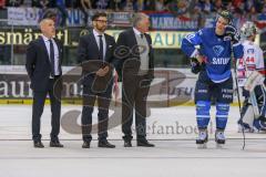 DEL - Eishockey - Playoff - Viertelfinale -  Spiel 5 - ERC Ingolstadt - Adler Mannheim - Saison 2017/2018 - Enttäuschte Gesichter nach der Niederlage - Von links - Fabian Dahlem Torwarttrainer - Clayton Beddoes (Co-Trainer ERCI) - Doug Shedden (Cheftraine