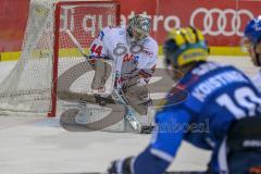 DEL - Eishockey - Playoffs - Spiel 1 - Viertelfinale - ERC Ingolstadt - Adler Mannheim - Saison 2017/2018 - Ville Koistinen (#10 ERCI) mit einem Schuss auf das Tor - Denis Endras Torwart (#44 Mannheim) - Foto: Meyer Jürgen