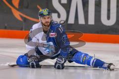 DEL - Eishockey - Playoff - Viertelfinale -  Spiel3 - ERC Ingolstadt - Adler Mannheim - Saison 2017/2018 - Brett Olson (#16 ERCI) beim warm machen - Foto: Meyer Jürgen