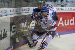 DEL - Eishockey - Playoff - Viertelfinale -  Spiel 5 - ERC Ingolstadt - Adler Mannheim - Saison 2017/2018 - Matt Pelech (#23 ERCI) im Zweikampf an der Bande - Foto: Meyer Jürgen