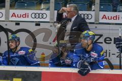 DEL - Eishockey - Playoff - Viertelfinale -  Spiel3 - ERC Ingolstadt - Adler Mannheim - Saison 2017/2018 - Doug Shedden (Cheftrainer ERCI) Kael Mouillierat (#22 ERCI) - John Laliberte (#15 ERCI) - auf der Spielerbank - Foto: Meyer Jürgen