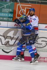 DEL - Eishockey - Playoff - Viertelfinale -  Spiel3 - ERC Ingolstadt - Adler Mannheim - Saison 2017/2018 - Greg Mauldin (#20 ERCI) checkt Thomas Larkin (#37 Mannheim) an die Bande - Foto: Meyer Jürgen