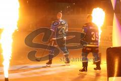 DEL - Eishockey - ERC Ingolstadt - Adler Mannheim - PlayOffs - Spiel 3 - Kael Mouillierat (ERC 22) Thomas Greilinger (ERC 39) Einmarsch Pantherkopf
