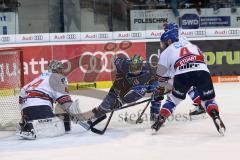 DEL - Eishockey - ERC Ingolstadt - Adler Mannheim - PlayOffs - Spiel 3 - Dennis Endras (44 Mannheim) und John Laliberte (ERC 15) und rechts Mark Stuart (4 Mannheim)