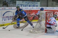 DEL - Eishockey - Playoffs - Spiel 1 - Viertelfinale - ERC Ingolstadt - Adler Mannheim - Saison 2017/2018 - Thomas Greilinger (#39 ERCI) - Denis Endras Torwart (#44 Mannheim) - Foto: Meyer Jürgen