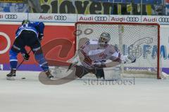 DEL - Eishockey - Playoff - Viertelfinale -  Spiel 5 - ERC Ingolstadt - Adler Mannheim - Saison 2017/2018 - Laurin Braun (#91 ERCI) verschiesst einen Penalty - Denis Endras Torwart (#44 Mannheim) - Foto: Meyer Jürgen