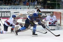 DEL - Eishockey - Playoffs - ERC Ingolstadt - Adler Mannheim - John Laliberte (ERC 15) und links Phil Hungerecker (Mannheim) undim Tor Dennis Endras (Mannheim)