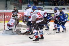 DEL - Eishockey - ERC Ingolstadt - Adler Mannheim - PlayOffs - Spiel 3 - Dennis Endras (44 Mannheim) hat den Puck links