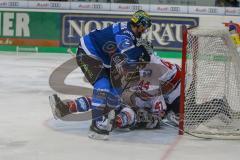 DEL - Eishockey - Playoff - Viertelfinale -  Spiel3 - ERC Ingolstadt - Adler Mannheim - Saison 2017/2018 - Patrick McNeill (#2 ERCI) - Denis Endras Torwart (#44 Mannheim) - Christoph Ullmann (#47 Mannheim) - Foto: Meyer Jürgen