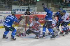 DEL - Eishockey - Playoff - Viertelfinale -  Spiel 5 - ERC Ingolstadt - Adler Mannheim - Saison 2017/2018 - Brett Olson (#16 ERCI) mit dem 1:2 Anschlusstreffer - jubel - Denis Endras Torwart (#44 Mannheim) - Thomas Greilinger (#39 ERCI) - Thomas Larkin (#