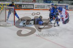 DEL - Eishockey - Playoff - Viertelfinale -  Spiel 5 - ERC Ingolstadt - Adler Mannheim - Saison 2017/2018 - Timo Pielmeier (#51Torwart ERCI) - Luke Adam (#90 Mannheim) mit einer Torchance - Foto: Meyer Jürgen