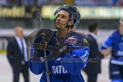 DEL - Eishockey - Playoff - Viertelfinale -  Spiel 5 - ERC Ingolstadt - Adler Mannheim - Saison 2017/2018 - Enttäuschte Gesichter nach der Niederlage - Die Spieler bedanken sich bei den Fans - Mike Collins (#13 ERCI) - Foto: Meyer Jürgen