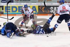 DEL - Eishockey - ERC Ingolstadt - Adler Mannheim - PlayOffs - Spiel 3 - Kampf um den Puck, rechts Kael Mouillierat (ERC 22) am Boden, Christoph Ullmann (47 Mannheim) und Brent Raedeke (9 Mannheim)