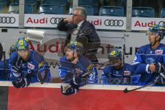 DEL - Eishockey - Playoff - Viertelfinale -  Spiel3 - ERC Ingolstadt - Adler Mannheim - Saison 2017/2018 - Doug Shedden (Cheftrainer ERCI) Kael Mouillierat (#22 ERCI) - John Laliberte (#15 ERCI) - auf der Spielerbank - Foto: Meyer Jürgen