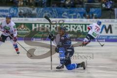 DEL - Eishockey - Playoffs - Spiel 1 - Viertelfinale - ERC Ingolstadt - Adler Mannheim - Saison 2017/2018 - Mike Collins (#13 ERCI) beim warm machen - Foto: Meyer Jürgen