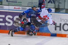 DEL - Eishockey - Playoff - Viertelfinale -  Spiel3 - ERC Ingolstadt - Adler Mannheim - Saison 2017/2018 - Joachim Ramoser (#47 ERCI) queckt Christoph Ullmann (#47 Mannheim) - Foto: Meyer Jürgen