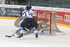 DEL - Eishockey - ERC Ingolstadt - Dornbirn Bulldogs - Saison 2017/2018 - Dennis Swinnen (#77 ERCI) - Quermener Ronan Torwart (#33 Dornbirn) - Foto: Meyer Jürgen