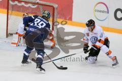 DEL - Eishockey - ERC Ingolstadt - Grizzlys Wolfsburg - Testspiel - Saison 2017/2018 - Huhn Gerald (#35 Wolfsburg) - Thomas Greilinger (#39 ERCI) - Alex Roach (#4 Wolfsburg) - Foto: Meyer Jürgen