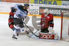 DEL - Eishockey - ERC Ingolstadt - Kölner Haie - Testspiel - Saison 2017/2018 - Darin Olver (#40 ERCI) - Gustaf Wesslau(Torwart #29 Köln) - Foto: Meyer Jürgen