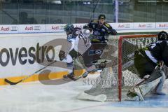DEL - Eishockey - ERC Ingolstadt - Dornbirn Bulldogs - Saison 2017/2018 - Greg Mauldin (#20 ERCI) - Dàlvise Chris (#15 Dornbirn) - Foto: Meyer Jürgen