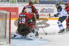 DEL - Eishockey - ERC Ingolstadt - Kölner Haie - Testspiel - Saison 2017/2018 - Petr Taticek (#17 ERCI) - Kai Hospelt(#18 Köln) - Gustaf Wesslau(Torwart #29 Köln) - Foto: Meyer Jürgen