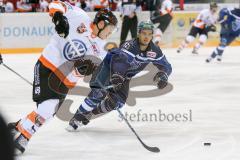 DEL - Eishockey - ERC Ingolstadt - Grizzlys Wolfsburg - Testspiel - Saison 2017/2018 - John Laliberte (#15 ERCI) Jeremy Dehner (#2 Wolfsburg) - Foto: Meyer Jürgen