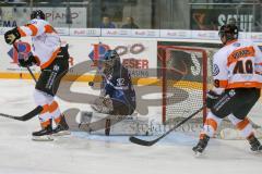 DEL - Eishockey - ERC Ingolstadt - Grizzlys Wolfsburg - Testspiel - Saison 2017/2018 - Jochen Reimer (#32Torwart ERCI) - Mark Voakes (#49 Wolfsburg) - Jimmy Sharrow (#3 Wolfsburg) - Foto: Meyer Jürgen