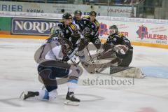 DEL - Eishockey - ERC Ingolstadt - Dornbirn Bulldogs - Saison 2017/2018 - Dennis Swinnen (#77 ERCI) - Quermener Ronan Torwart (#33 Dornbirn) - Petr Taticek (#17 ERCI) - Foto: Meyer Jürgen