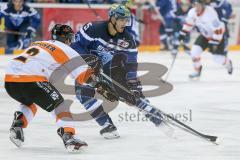 DEL - Eishockey - ERC Ingolstadt - Grizzlys Wolfsburg - Testspiel - Saison 2017/2018 - John Laliberte (#15 ERCI) Jeremy Dehner (#2 Wolfsburg) - Foto: Meyer Jürgen