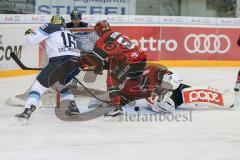 DEL - Eishockey - ERC Ingolstadt - Kölner Haie - Testspiel - Saison 2017/2018 - Brett Olson (#16 ERCI) - Felix Schütz(#55 Köln) - Gustaf Wesslau(Torwart #29 Köln) - Foto: Meyer Jürgen