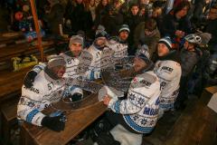 DEL - Eishockey - ERC Ingolstadt - Saison  - 2017/2018 - ERCI Spieler auf der Eisfläche am Paradeplatz - Greg Mauldin (#20 ERCI) - Mike Collins (#13 ERCI) - Brett Olson (#16 ERCI) - Benedikt Kohl (#34 ERCI) - Benedikt Schopper (#11 ERCI) - Kael Mouilliera