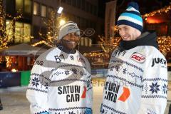 DEL - Eishockey - ERC Ingolstadt - Saison  - 2017/2018 - ERCI Spieler auf der Eisfläche am Paradeplatz - Greg Mauldin (#20 ERCI) - Benedikt Schopper (#11 ERCI) - Foto: Meyer Jürgen