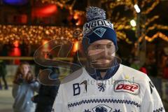 DEL - Eishockey - ERC Ingolstadt - Saison  - 2017/2018 - ERCI Spieler auf der Eisfläche am Paradeplatz - Brett Olson (#16 ERCI) - Foto: Meyer Jürgen