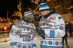 DEL - Eishockey - ERC Ingolstadt - Saison  - 2017/2018 - ERCI Spieler auf der Eisfläche am Paradeplatz - Greg Mauldin (#20 ERCI) links - Benedikt Schopper (#11 ERCI) rechts - Foto: Meyer Jürgen