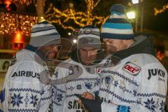 DEL - Eishockey - ERC Ingolstadt - Saison  - 2017/2018 - ERCI Spieler auf der Eisfläche am Paradeplatz - Greg Mauldin (#20 ERCI) - Mike Collins (#13 ERCI) - Benedikt Schopper (#11 ERCI) - Foto: Meyer Jürgen