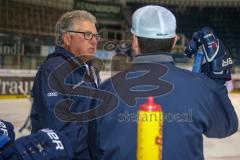 DEL - Eishockey - ERC Ingolstadt - Saison 2017/2018 - Erstes Training mit dem neuen Trainer Doug Shedden - Doug Shedden im Gespräch mit Clayton Beddoes (Co-Trainer ERCI) - Foto: Meyer Jürgen