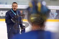 DEL - Eishockey - ERC Ingolstadt - Saison 2017/2018 - erstes Eistraining - Cheftrainer Tommy Samuelsson (ERC) erklärt Übungen